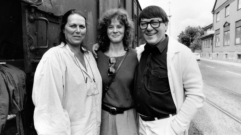 Gun Jönsson till vänster, tillsammans med skådespelaren Bertil Norström och Suzanne Ernrup 1984/85. Nu har hon gått ur tiden. Arkivbild,