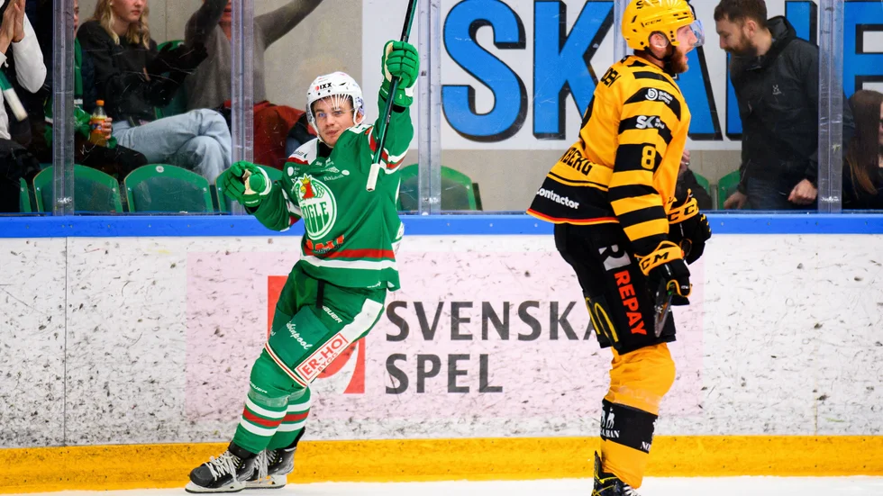 Leon Bristedt jublar. Petter Granberg deppar. AIK hade det jobbigt i toppmötet i Ängelholm.