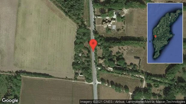 Fallna träd skapar problem i trafiken på väg 140