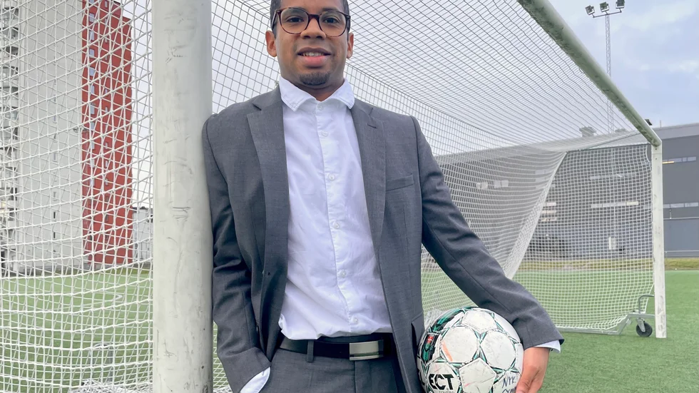 Hector Falk från Nyköping är registrerad spelaragent via Svenska fotbollförbundet. Han har börjat resan mot att att bli spelaragent på heltid.