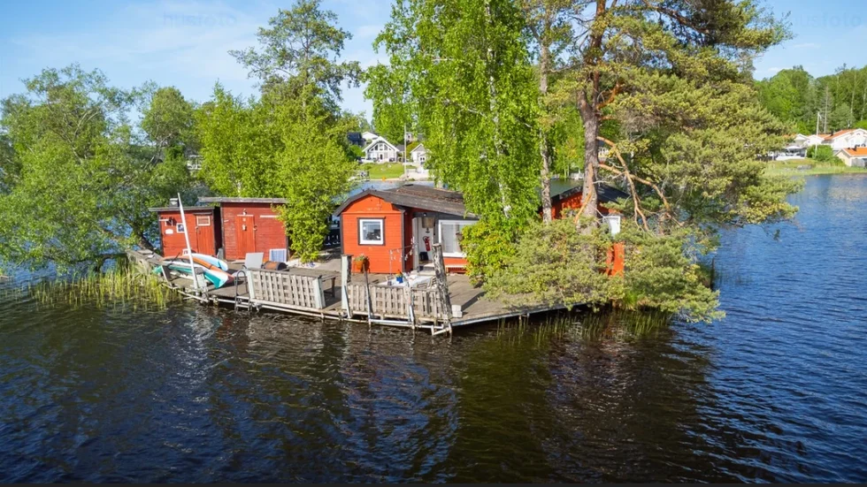 "Det är en väldigt fin och en väldigt härlig plats när det är vindstilla och solen går ner, då är det tio av tio", säger mäklaren Evelina Björnritz.