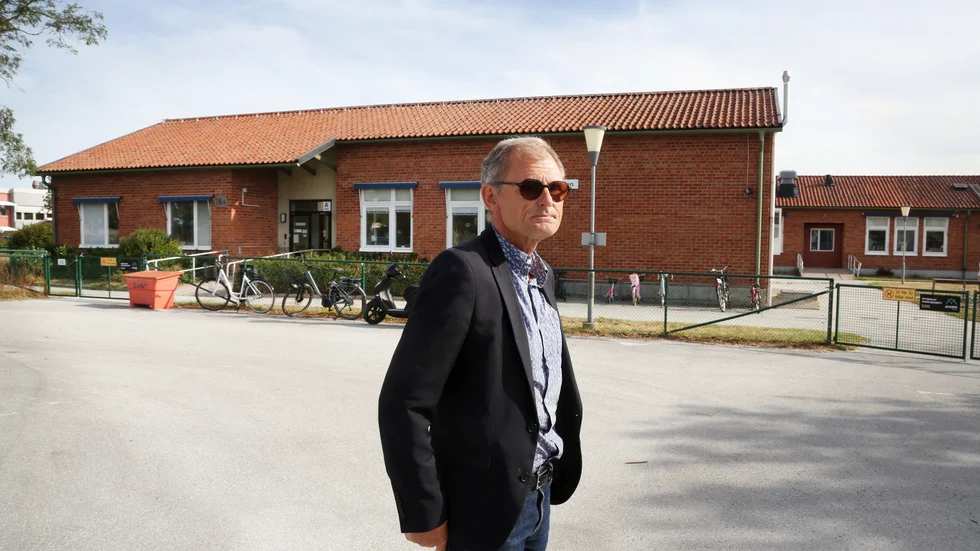 Nedläggningshotade Polhemskolan och utbildningsdirektör Torsten Flemming.