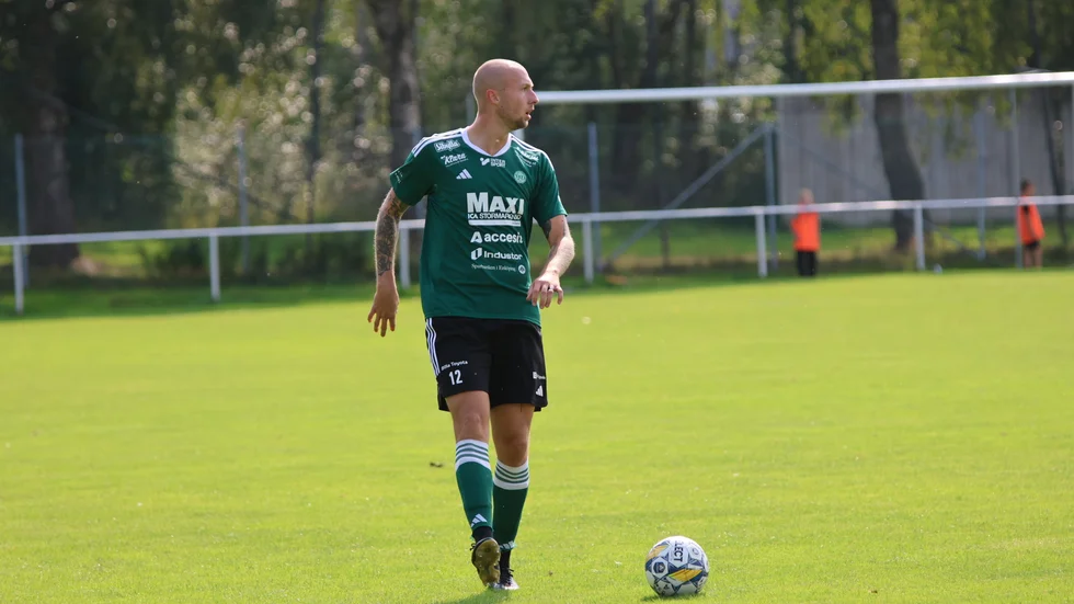 Linus Svensson och ESK vann med knappa 3-2 mot Dalkurd. 
