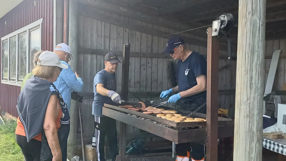 Reumatikerföreningen bjöd in till grillfest.        
