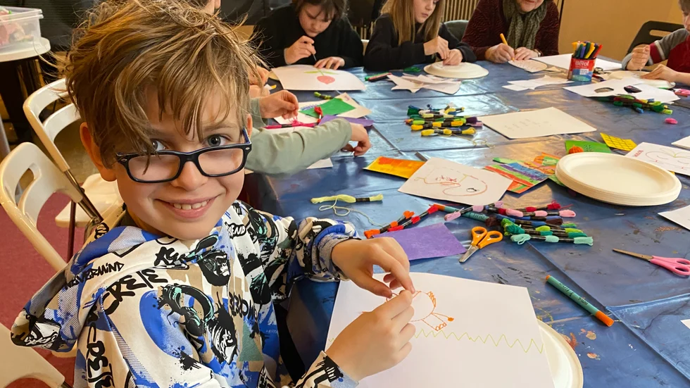 James Lindbom, 10, tycker förutom pyssel om att åka skidor på sportlovet. 