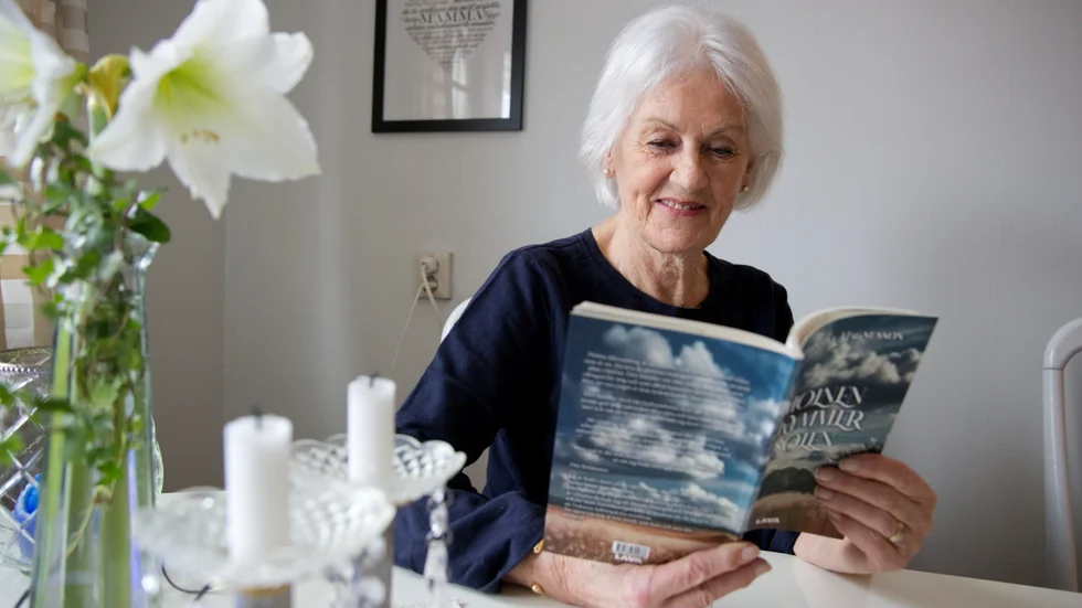 Christina Magnusson hade aldrig skrivit någonting i sitt liv när hon när hon en dag började rimma hemma vid köksbordet. Nu kan både hon och andra läsa hennes dikter i hennes första diktsamling. 