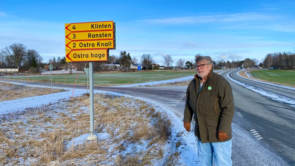 Hans Bergström anser att Eskilstuna kommun bryter mot kommunallagen genom att ta bort gatubelysningen vid infarten.