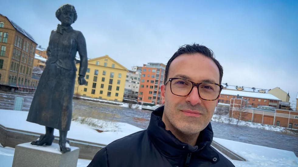 Ninos Chanko är en sann Norrköpingspatriot och är ansvarig för stans största sida på Facebook. "Det är en jättetrevlig grupp där vi hjälps åt".