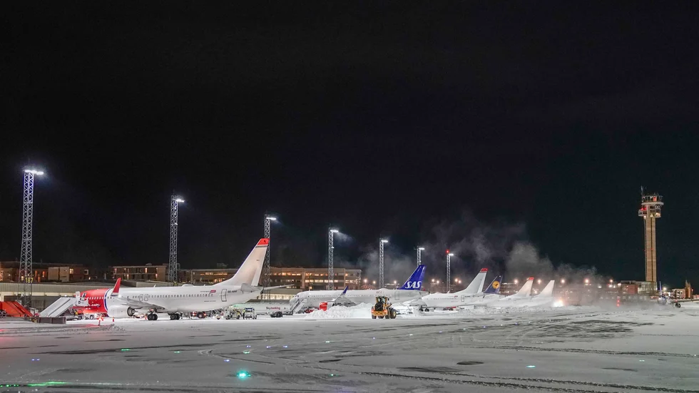 Flyg i yrande snö på Gardermoen tidigare i februari. Arkivbild.