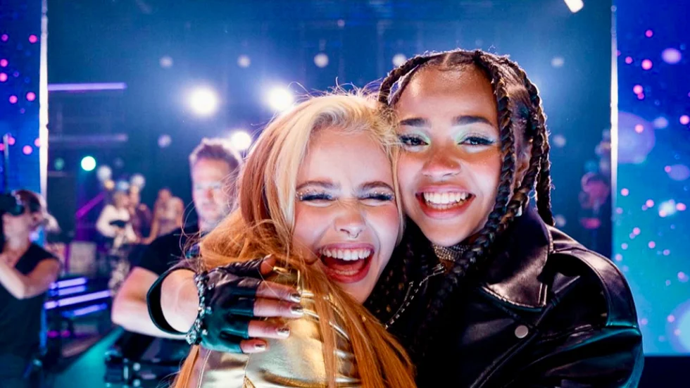 I augusti uppträder Saga Ludvigsson och Cimberly Wanyonyi tillsammans på Diggiloo-scenen i Hestra. ”Vi ska sjunga olika låtar från Idol-hösten”, berättar Cimberly.