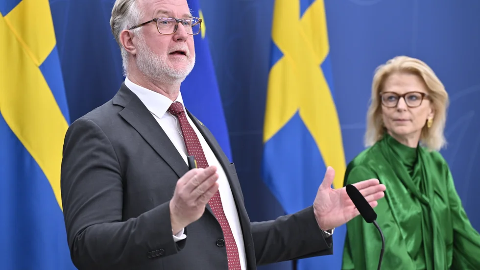 Arbetsmarknadsminister Johan Pehrson (L) och finansminister Elisabeth Svantesson (M) under pressträffen där reformering av arbetslöshetsförsäkringen presenteras.