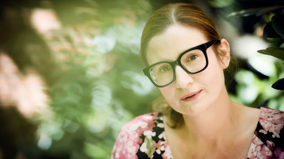 Birgitta Ohlsson. På Reinfeldttiden liberalt statsråd. Under senare år verksam vid National Democratic Institute i Washington. Uppmanar till bredare och bättre politisk samverkan för att stå emot de auktoritära rörelser som hotar demokratierna inifrån.   