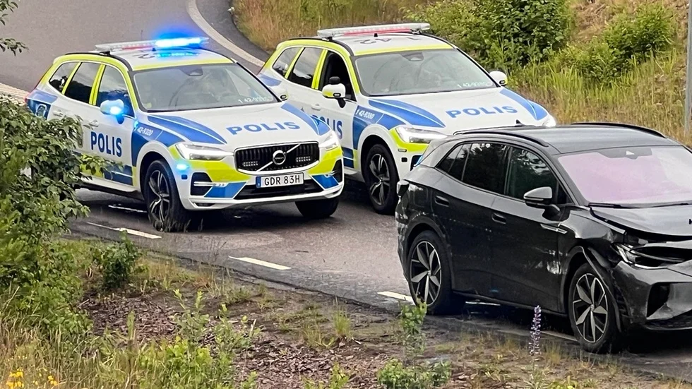 Såväl polisen som ambulans och räddningstjänst larmades till olycksplatsen.