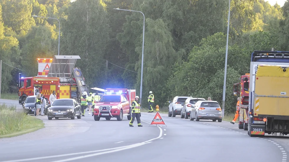 Polis, räddningstjänst och ambulans var på plats efter olyckan. 
