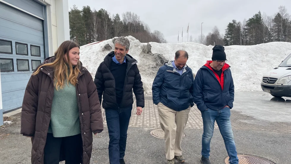 Wilma Liedgren, biluthyrare, Tom Weum, chef för kedjan i Skandinavien, Jason Manelli, vd i USA och Hans Liedgren, delägare på Rent a wreck i Skellefteå under besöket i Skellefteå.
"Potentialen är enorm. Vi har städer som Piteå som vi väntar på", sade Tom Weum.