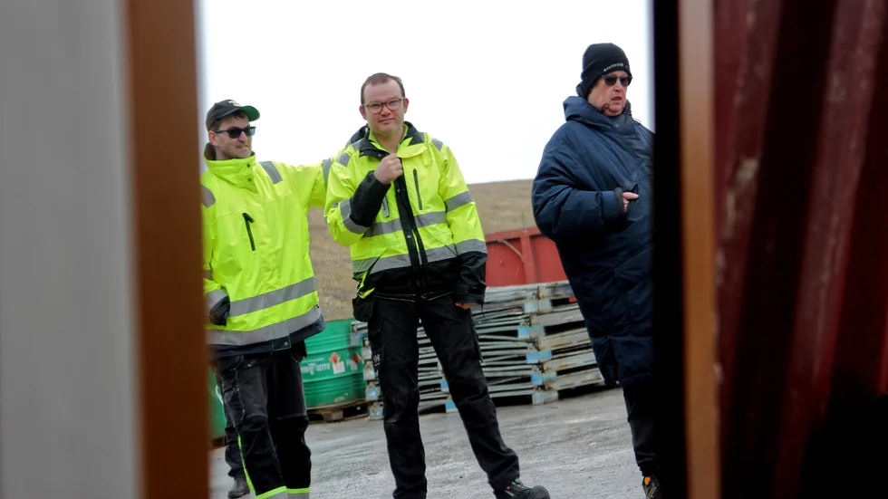  Ronny Karlsson, Kim Buskas och Per Neogard från Region Gotlands dagliga verksamhet. Kim Buskas har varit med på samtliga invigningar och denna gång fick han äran att klippa bandet.