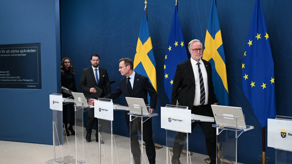Ebba Busch (KD), Jimmie Åkesson (SD), Ulf Kristersson (M),  och Johan Pehrson (L) under pressträff om sjukvårdens extra pengar i vårändringsbudgeten. Samt införandet av två kontrollfunktioner för att kunna ta regionerna i örat.