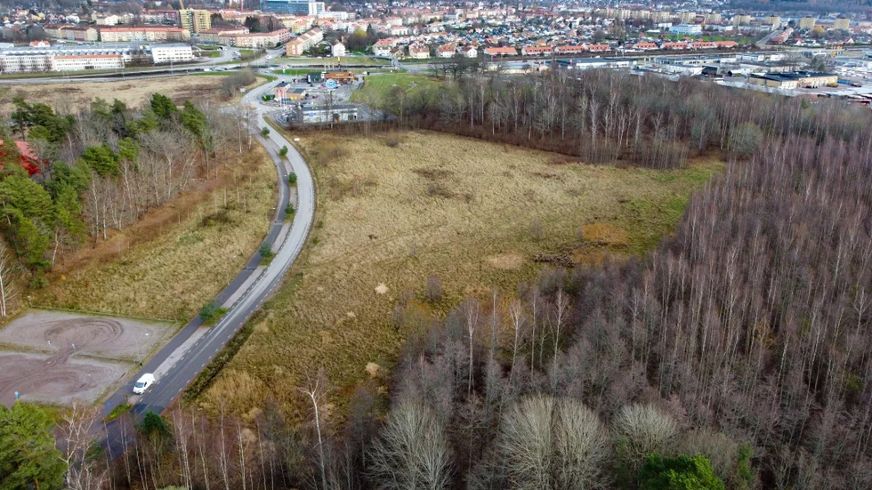 Här var det tänkt att Lalandia skulle byggas. Insändarskribenten kritiserar ledarens jämförelser kring kommunens kostnader i projektet.