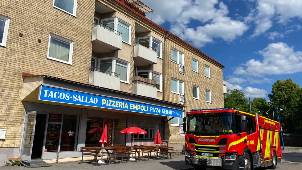 Räddningstjänst sökte igenom den fastighet som en inringare hade känt röklukt i, men fann ingen brand.