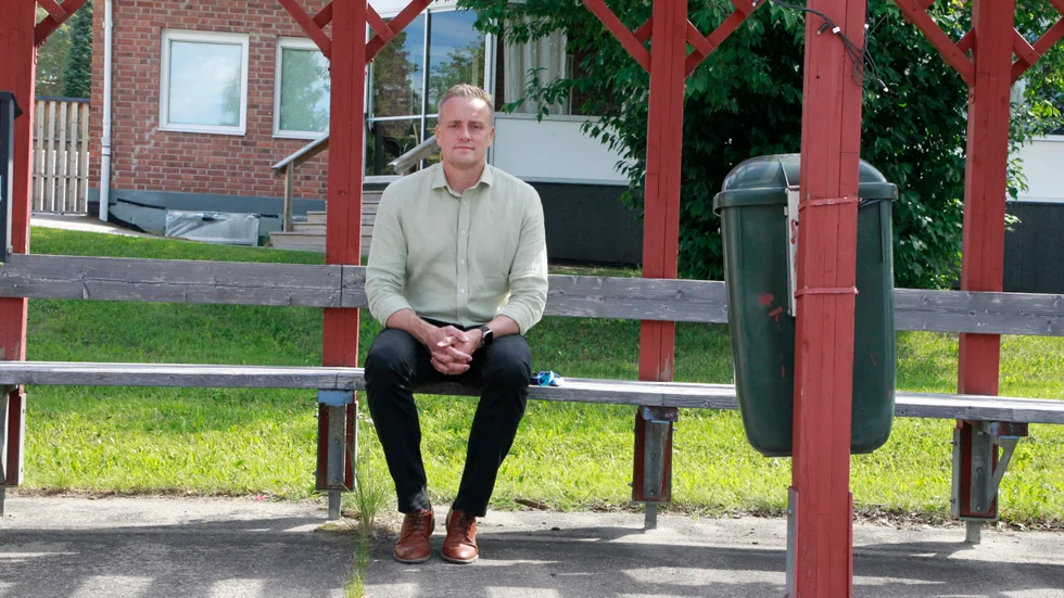 Johan Dahlqvist (M), kommunalråd i Älvsbyn, har inga planer på att avgå efter att han nekats ansvarsfrihet. Frågan om hans entledigande kommer att komma upp i oktober.
