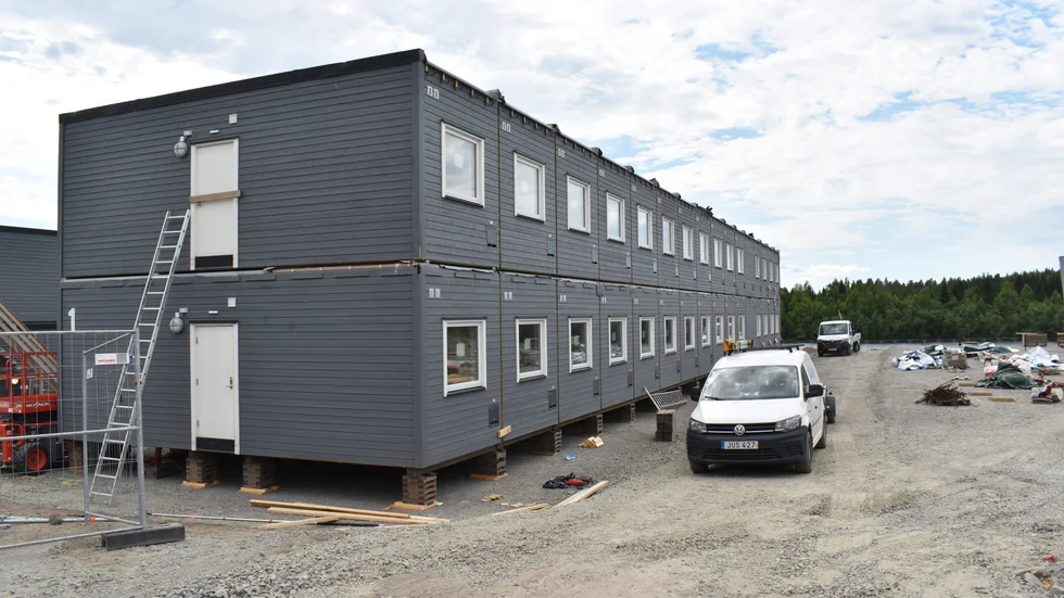 Här har en länga kommit på plats, eller rigg som Algeco kallar dem.  