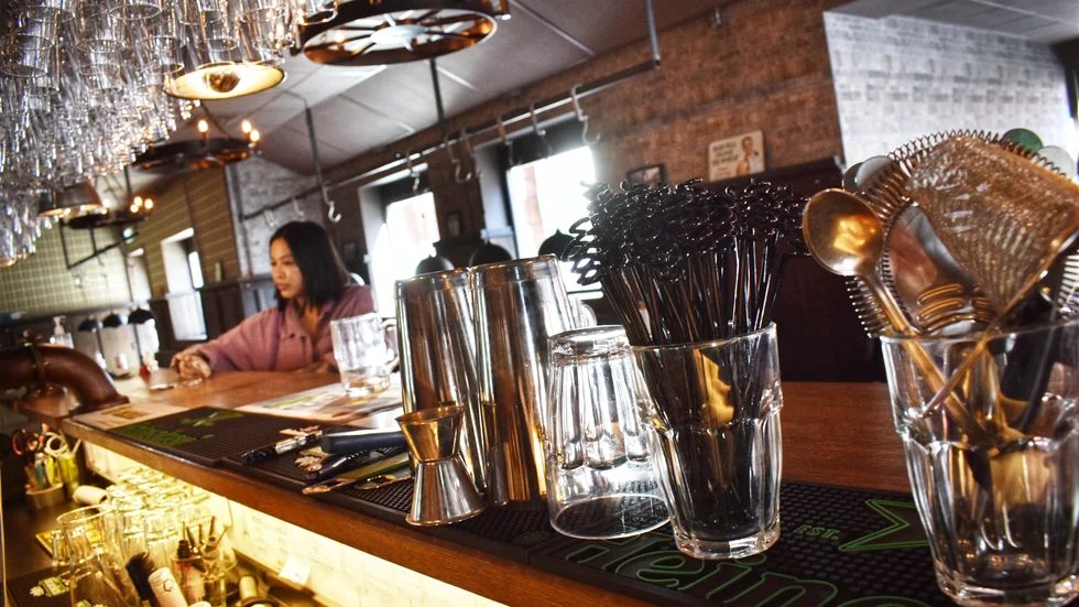 På onsdagen slår restaurangen upp portarna efter en tids renovering. "Det är det sociala som vi har saknat mest, vi ser verkligen fram emot att folk ska komma hit igen", säger ägarna Niclas Hällgren och Anna Ploysuksai.