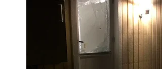Aggressiv man trängde sig in hos äldre par i en by utanför Luleå