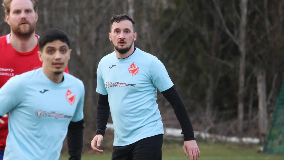 Viktor Gimolli slutar som tränare i SK Lojal.