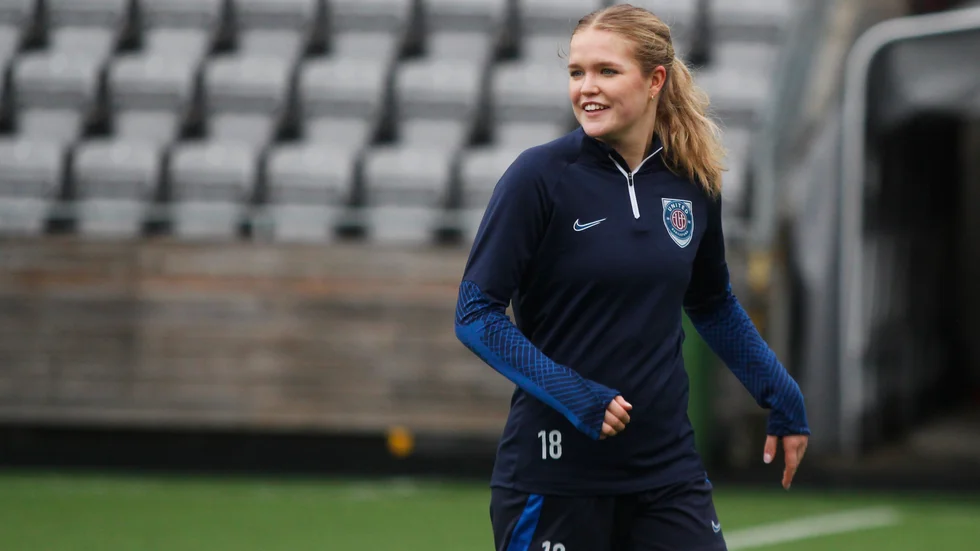 Uniteds mittfältare Agnes Wigholm har i år fått ta rollen till vänster i backlinjen. Nu berättar 19-åringen, som gjort totalt 28 framträdanden i Elitettan, om situationen.