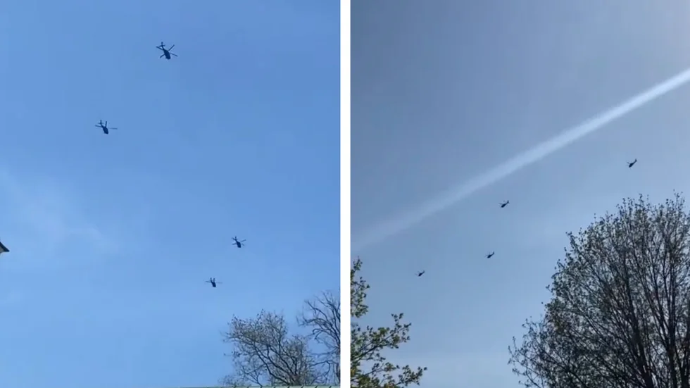 Fyra Black hawk-helikoptrar väckte uppmärksamhet när de flög över Linköping på onsdagen. 