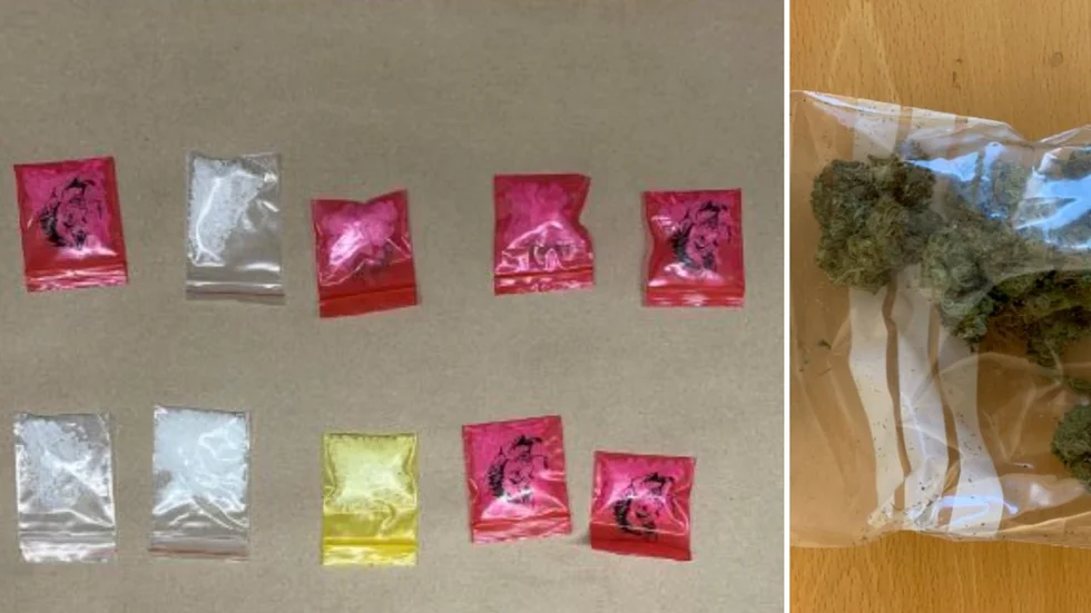 Polisen hittade narkotika hos två av de åtalade männen. Hos mannen i 20-årsåldern hittades närmare 30 gram 3-CMC, mer känt som kristall. Hos mannen i 25-årsåldern fann polisen över 250 gram cannabis.