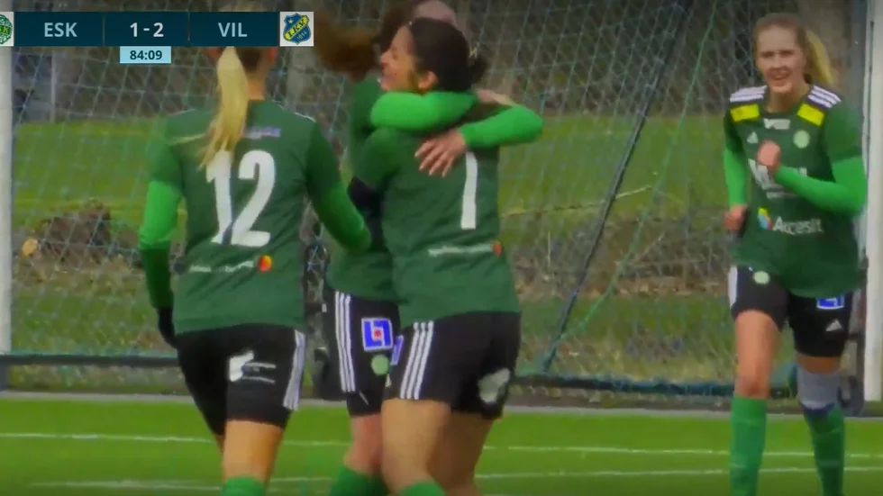 Alva Kiani kramas om efter sitt sena kvitteringsmål. 