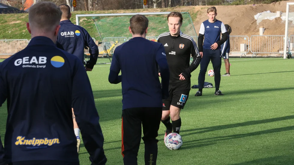 Under den gångna säsongen kom suget till fotbollen tillbaka, men då stöttade Elofsson upp IFK Visby i division 3.