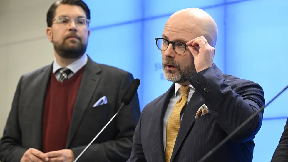 Bakåtsträvare. Partiledaren Jimmie Åkesson (SD) och EU-parlamentarikern Charlie Weimers (SD) borde stå för sin Swexitpolitik. 