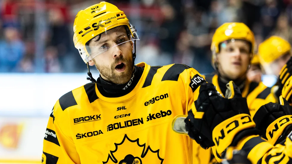 Skellefteå AIK:s Arvid Lundberg, till höger, stod på nytt för en högkvalitativ insats och blev dessutom målskytt i den fjärde SM-kvartsfinalen.