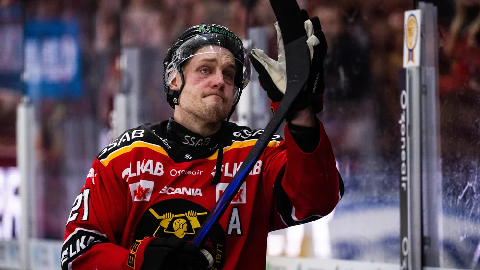 Juhani Tyrväinen lämnade isen i tårar efter att ha tackat publiken.