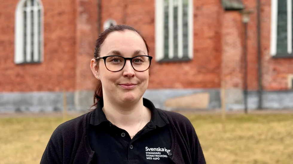 Sara Innerfors är domkyrkoklockare i Strängnäs och bland annat ansvarig för att klockan i domkyrkotornet går rätt.
