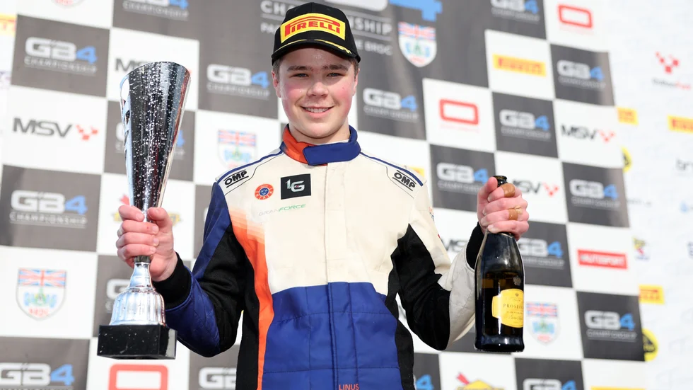 Linus Granfors startade strålande på den internationella racingscenen.