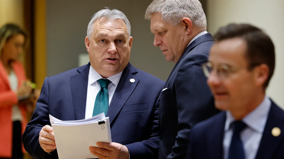 Ungerns premiärminister Viktor Orbán och Sveriges statsminister Ulf Kristersson i förgrunden. Arkivbild.