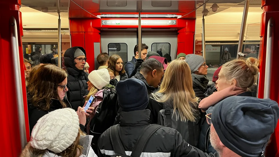 Packat på pendelavgången söderut från Linköping strax efter klockan 17.