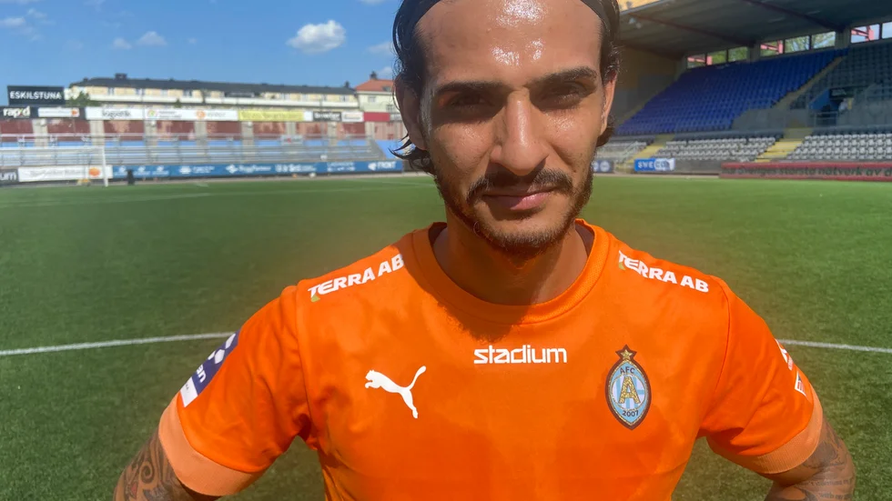 Selwan Al-Jaberi blev klar som AFC-spelare på lördagen och debuterade på söndagen.