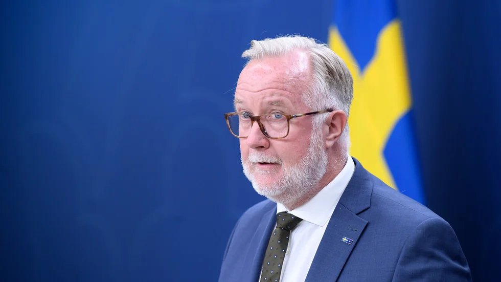 Bråttom? Arbetsmarknads- och integrationsminister Johan Pehrson (L) rev av integrationsmålen på en snabb pressträff.