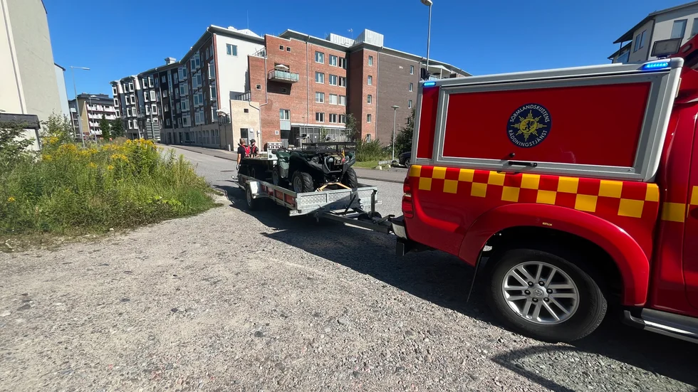 Räddningstjänsten tog till Sörmlands brandflyg när de inte hittade vad som orsakat röklukten i området Myntan i Nyköping.