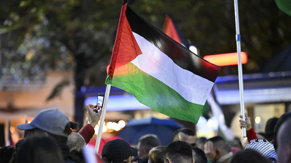Den svenska Palestinarörelsen har problem med att hålla sina demonstrationer fria från antisemitism och terrorvänliga budskap.