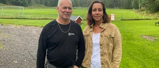 Vandaler och vildsvin vandaliserar deras idrottsplats
