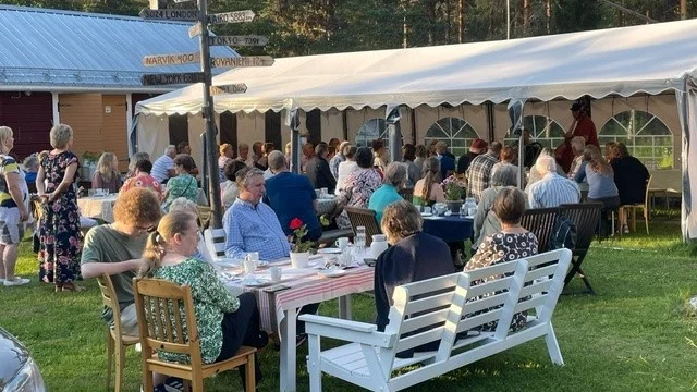 Närmare 80 personer samlades i Kardis bygdegård för en afton med fika och musik.