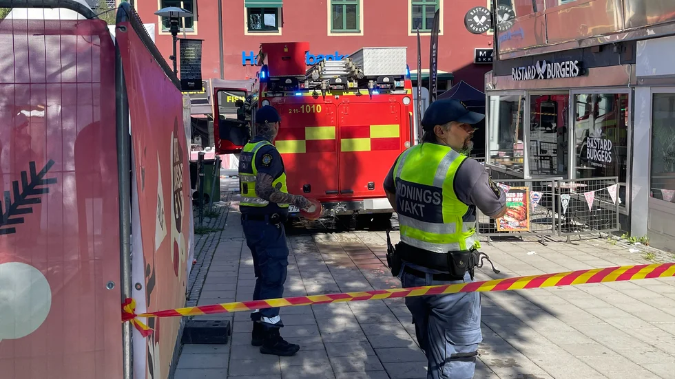 Brand i marknadstält