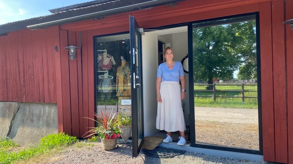 Stella Bengtar har drivit sin second hand-butik i några månader nu. Kunderna har börjat komma, och komma tillbaka, säger hon.