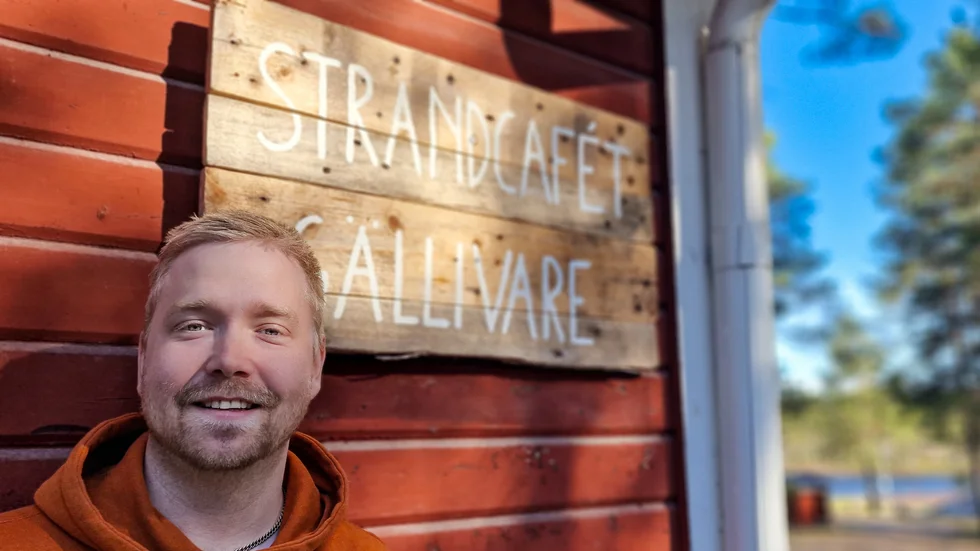Dennis Stålarm från Nattavaara kommer, tillsammans med sin syster och en vän, driva strandcaféet på hembygdsområdet i sommar. 