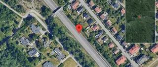Lastbilsolycka på E22 - ett körfält blockerat